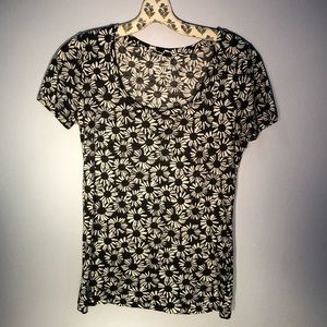 Urban Outfitters scoop neck daisy tee